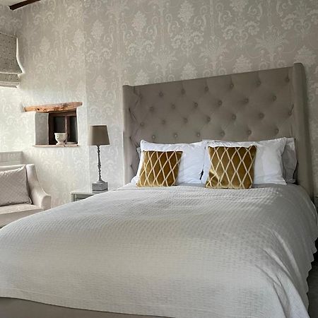 Bed and Breakfast Old Daltongate House Улверстон Экстерьер фото
