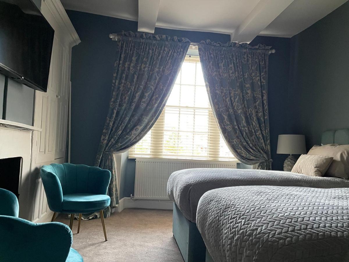 Bed and Breakfast Old Daltongate House Улверстон Экстерьер фото